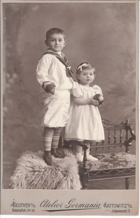 cutes-sibs-in-grmny cutes-sibs-in-grmny