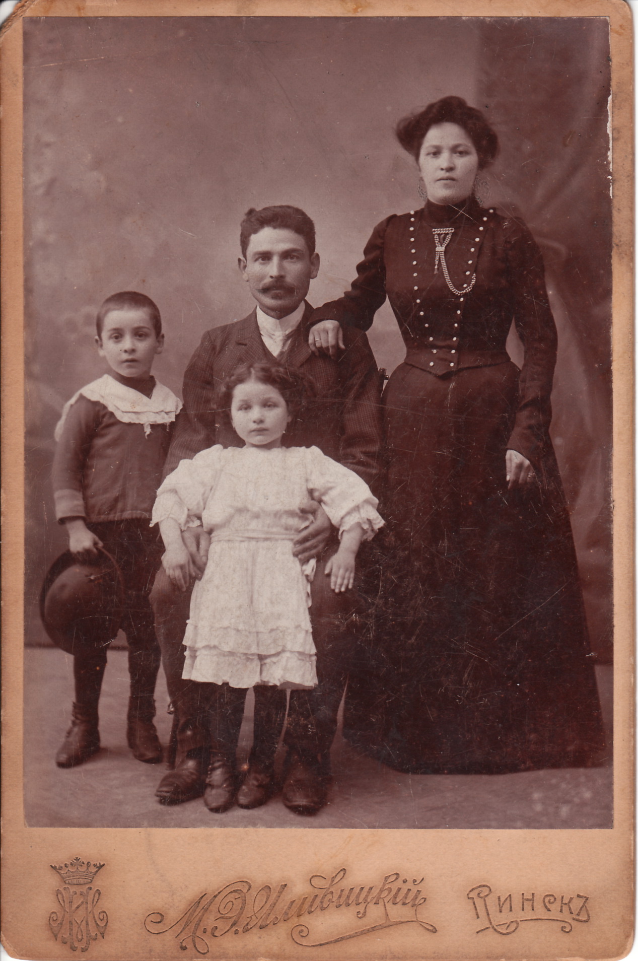 jew-family-in-minsk_0001