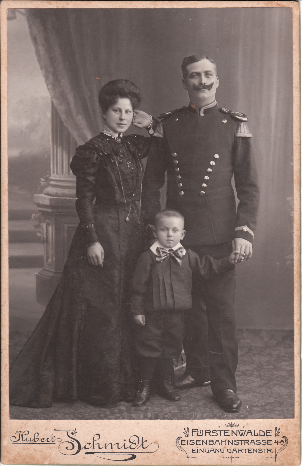 officeer and family_0006