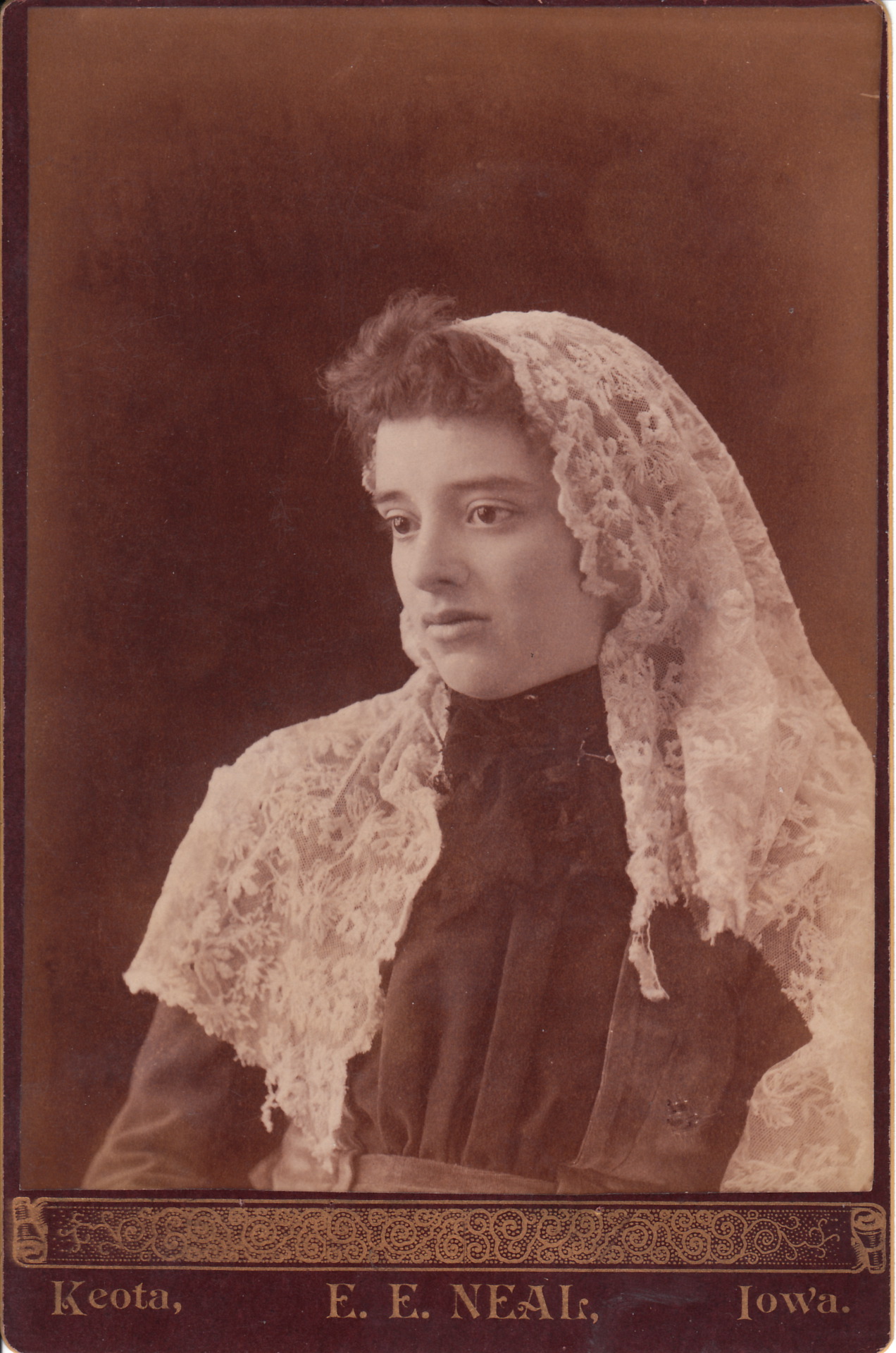 LACE KERCHIEF