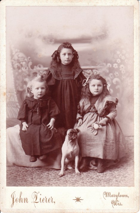 THREEGIRLS AND DOG_0001