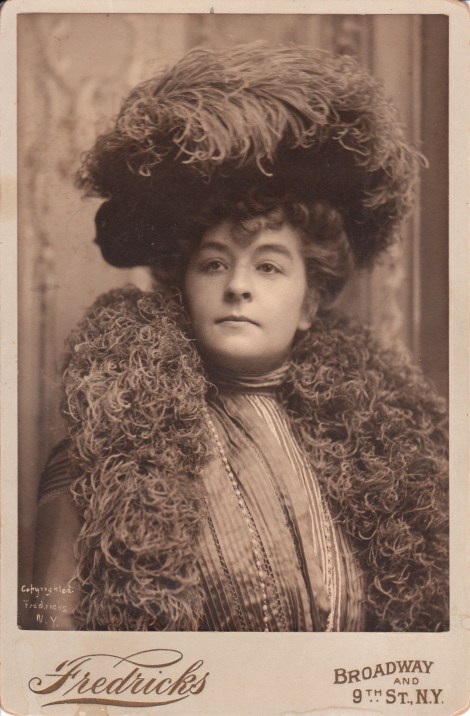 UNKNOWN ACTRESS_0001