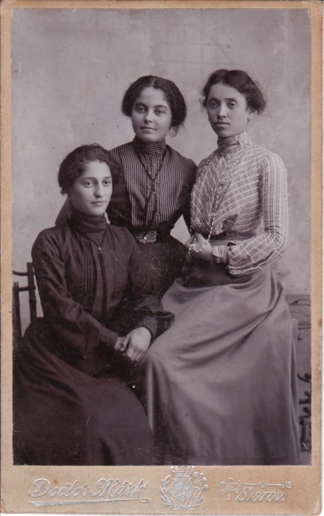 BULGARIA SISTERS