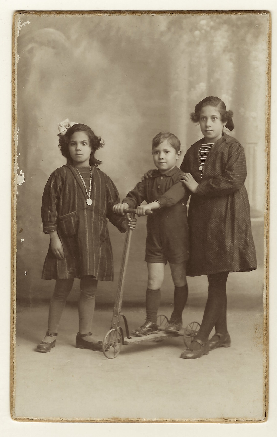 three-spanish-kids