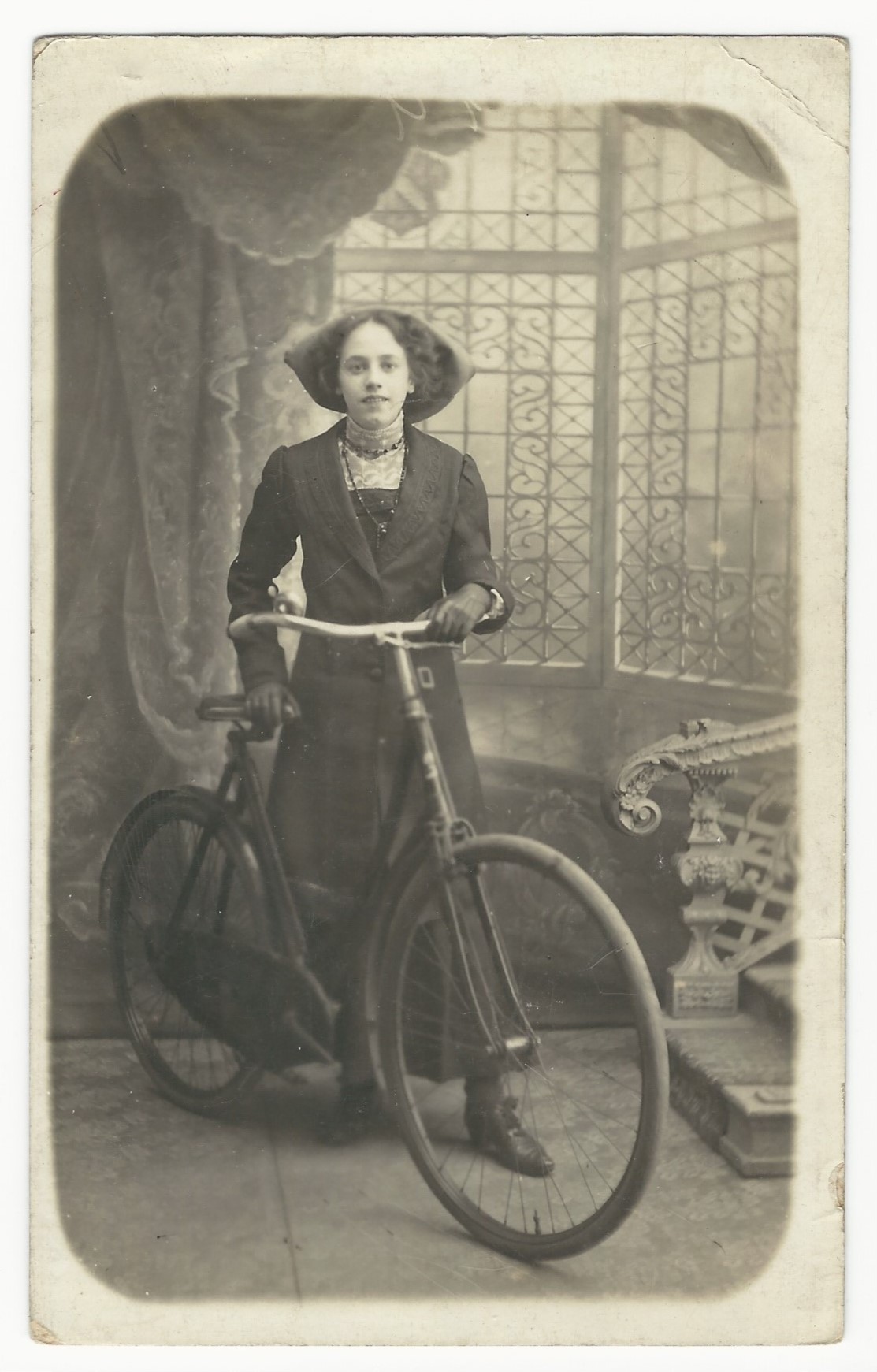 2020-04-11_170631BIKEGIRL