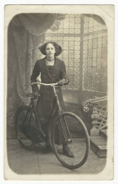 2020-04-11_170631BIKEGIRL