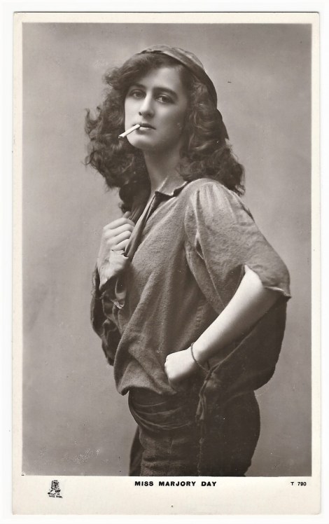 2020-04-18_103744 smoker actress