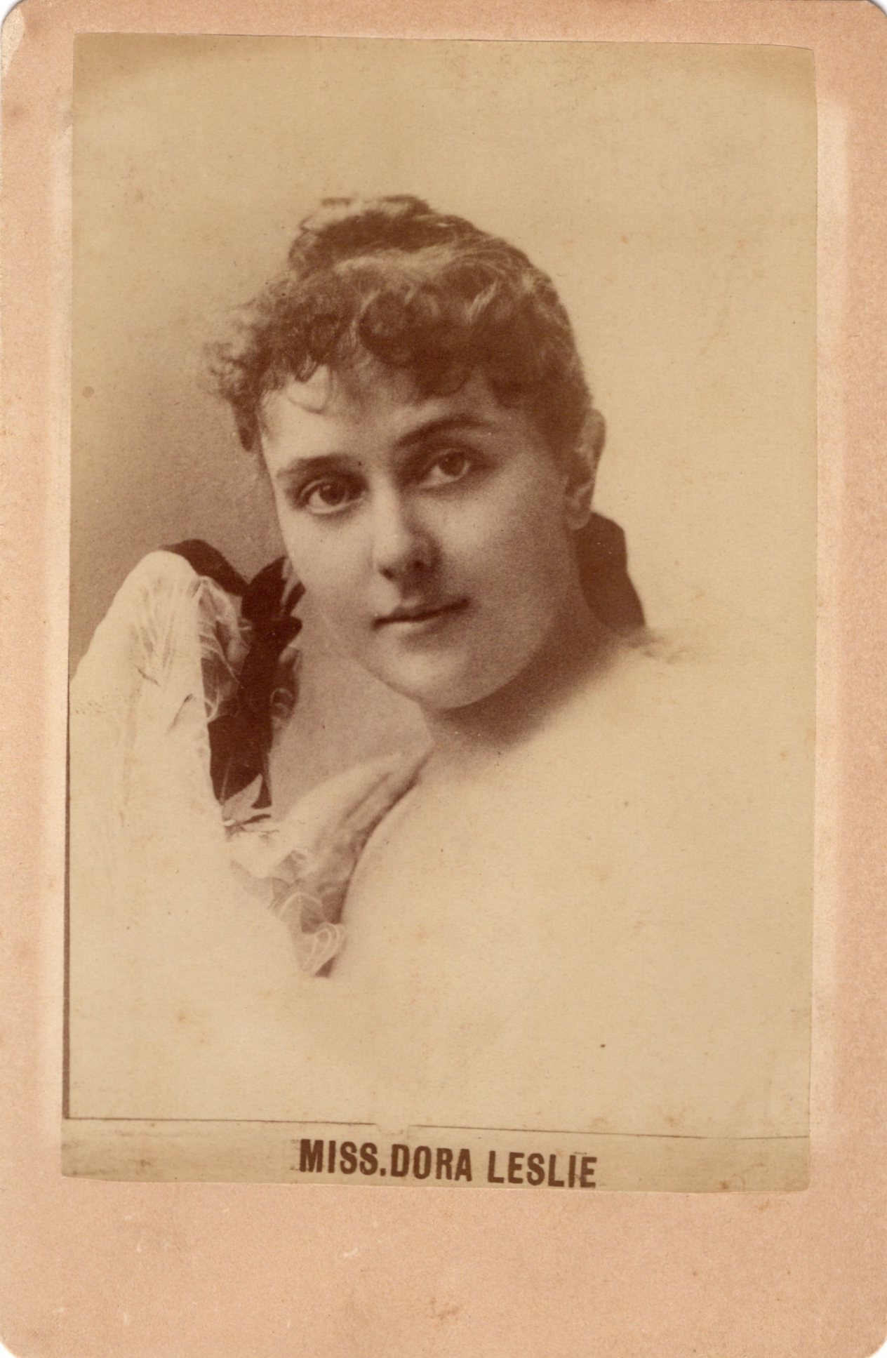 dora-leslie-2