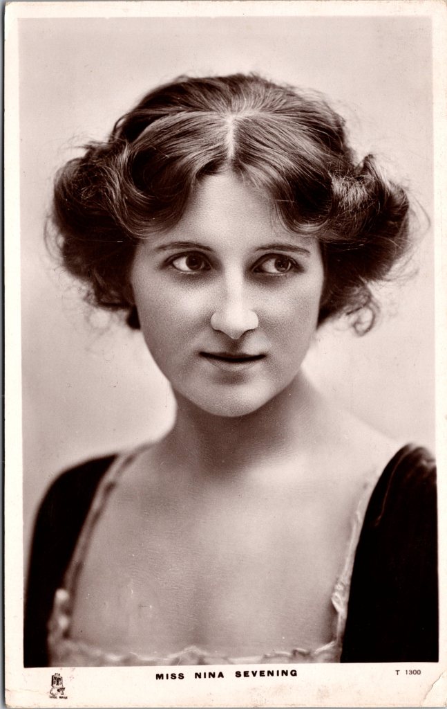 This image has an empty alt attribute; its file name is sevening10_0001.jpg