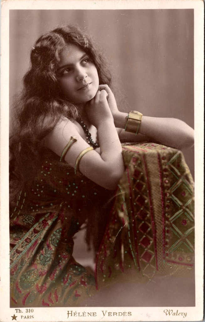 This image has an empty alt attribute; its file name is helene-verdes_0001.jpg